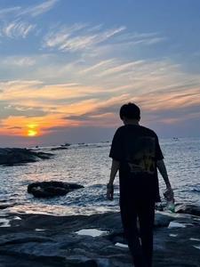 炮灰男配成了万人迷桃子很甜